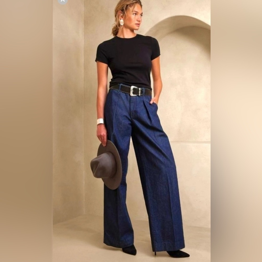 NWT! Banana Republic Dark Wash Pleated Wide-Leg Jean - Multiple Sizes